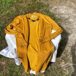 Cielo mustard yellow long women’s long sleeve cardigan sweater size large